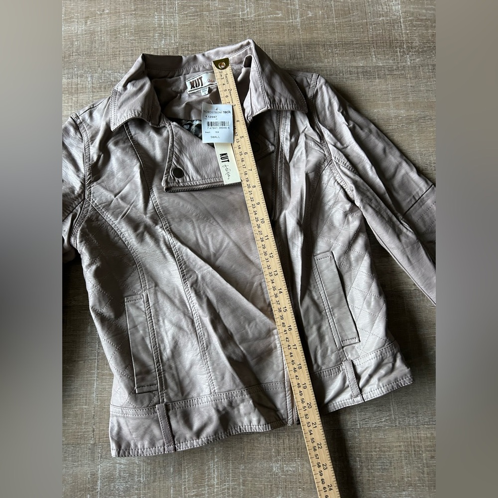 ▶️ KUT KLOTH Women’s Tan Taupe Faux Leather Full Zip Jacket S Moto Classic NWT - Picture 9 of 11